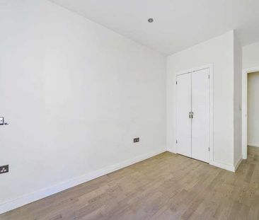 Cleeve Road, Leatherhead, KT22 - Photo 3