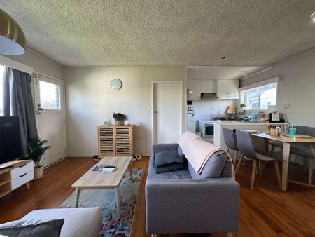 Charming Ground Floor Unit in the Heart of Mount Eden - Photo 3