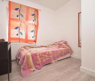 4 bedroom semi-detached house to rent - Photo 4