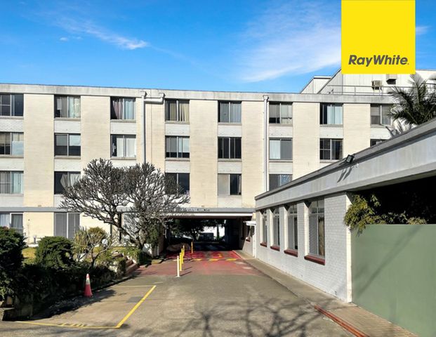 SELF CONTAINED STUDIO APARTMENT IN CONVENIENT LOCATION - Photo 1