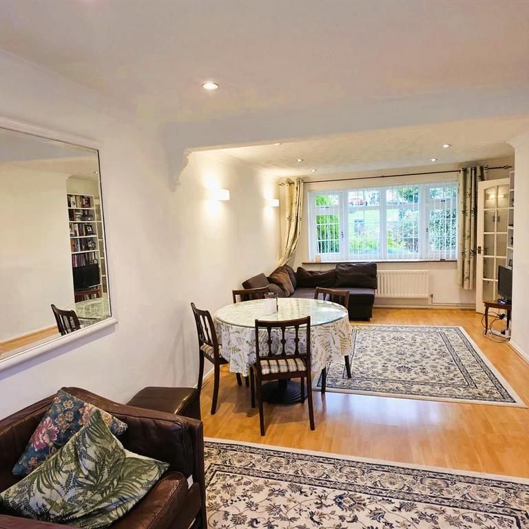 3 bedroom end of terrace house to rent - Photo 1