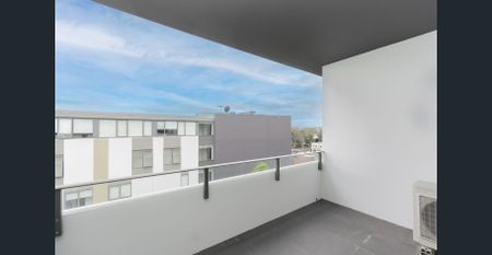 TOP FLOOR ONE BEDROOM APARTMENT WITH STUDY ROOM - Photo 5