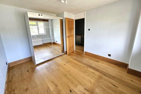 3 bedroom end of terrace house to rent - Photo 4