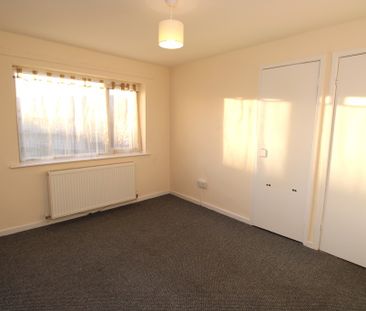 To Let 2 Bed Flat - Photo 1