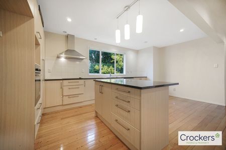 Bright and airy family home - Photo 5