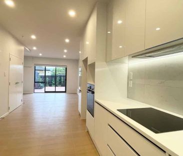 Te Atatu Peninsula, 2 bedrooms with 1 Study - Photo 3