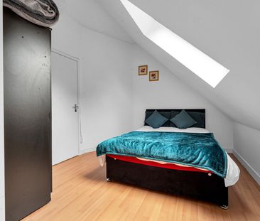 Spur Road, Isleworth, TW7 5BD - Photo 1