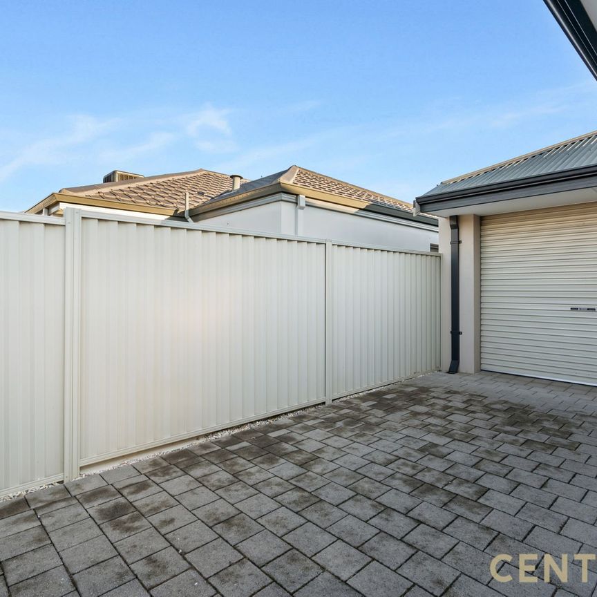 Ideal Inner-City Lock and Leave Lifestyle!! - Photo 1