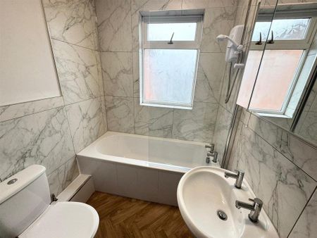 2 bedroom semi-detached house to rent - Photo 3