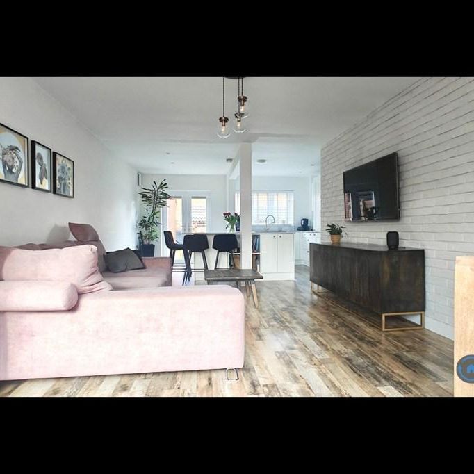 3 bedroom semi-detached house to rent - Photo 1