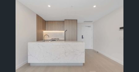 Open Balcony & Kitchen Island & Huge Master Bedroom & Study/Work Space & Free Swimming Pool & 2 Mins Walk to Shopping Centre and Cafes - Photo 2