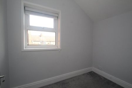 3 bedroom end of terrace house to rent - Photo 4