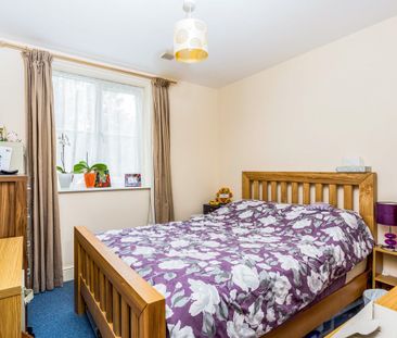Green Lane, Horley, RH6 - Photo 6