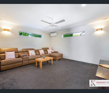 Stunning, Spacious Family Home with Pool & Side Access! - Photo 2