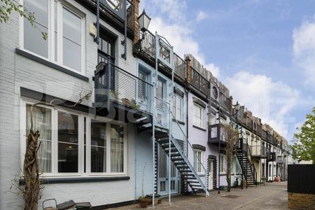 Stunning mid-Terrace house tucked away on a quiet mews Street - Photo 2