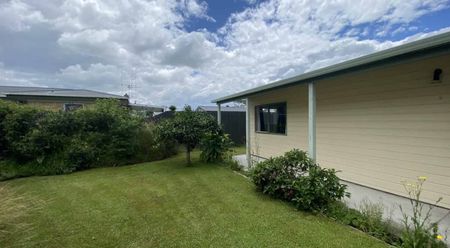 Refurbished Two-Bedroom Delight - Photo 5