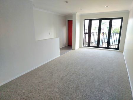 Modern Birkenhead Townhouse - Photo 2