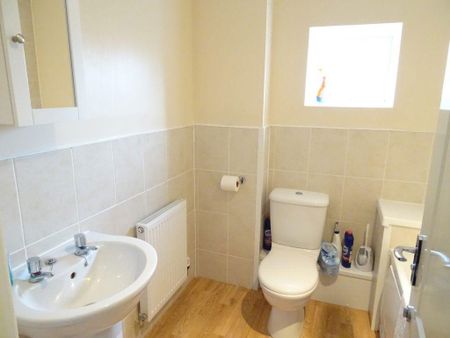 1 bedroom in a house share to rent - Photo 5