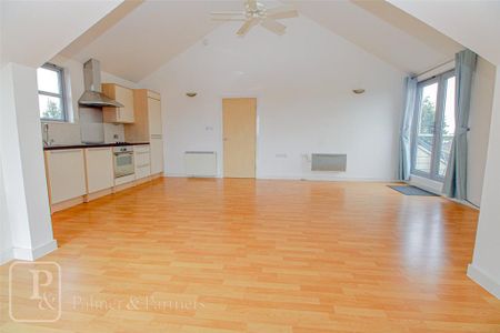 1 bedroom penthouse to rent - Photo 2