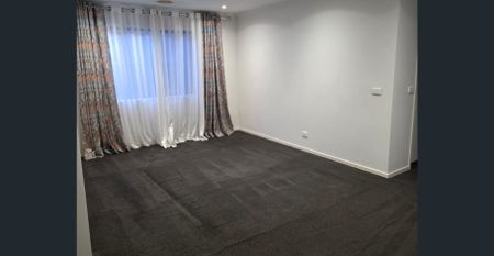 Spacious Family Home in Cornerstone Estate - Walking Distance to Mambourin Marketplace - Photo 3