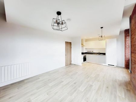 2 bedroom flat to rent - Photo 2