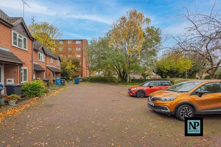 Ellerbeck, Wilnecote, B77 - Photo 2