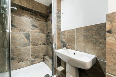 Basement Flat, 44 Headingley Avenue, Headingley, Leeds - Photo 3