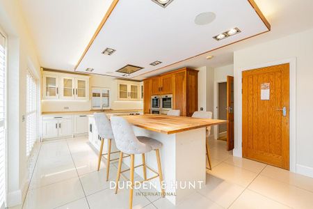 4 bedroom detached house to rent - Photo 2