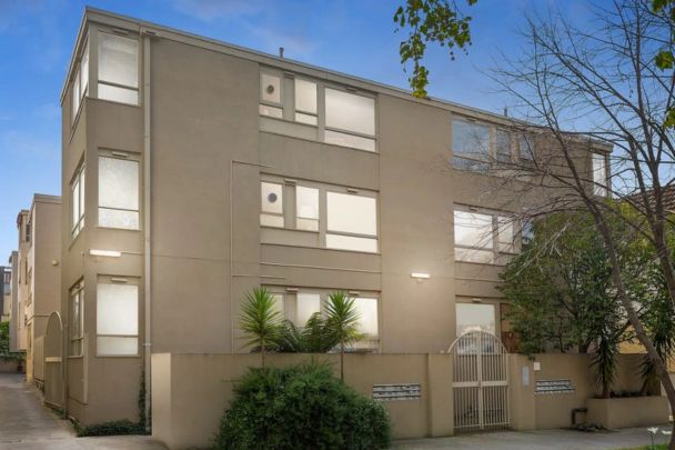 "A Prime Furnished Two-Bedroom Apartment in Vibrant 'Domain Precinct' '' - Photo 1