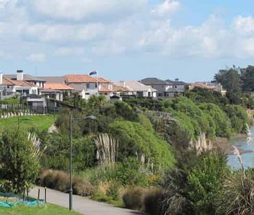 BEAUTIFUL KARAKA HARBOURSIDE - GAS, Internet and Water Included - Photo 4