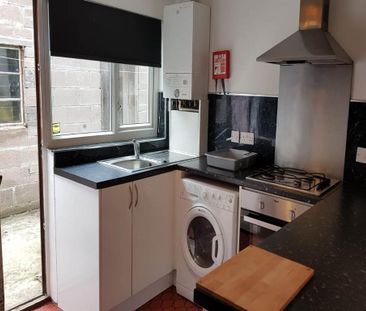 2 bedroom flat to rent - Photo 4