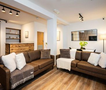 1 bedroom in a flat share to rent - Photo 2