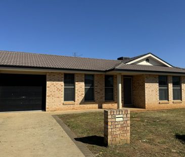 Family Home in Westdale - Photo 6