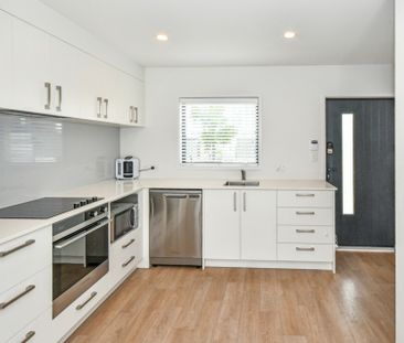 Low Maintenance 2 Bedroom Family Home - Photo 3