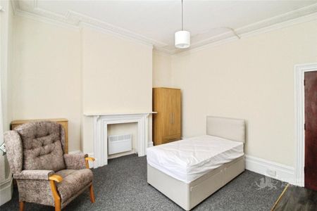 1 bedroom in a house share to rent - Photo 5