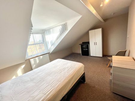 1 bedroom in a house share to rent - Photo 2