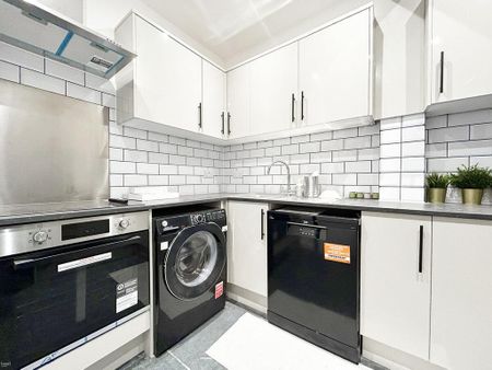 1 bedroom in a house share to rent - Photo 4