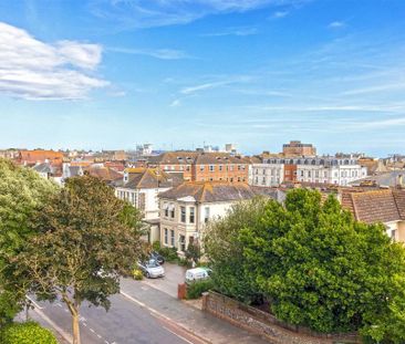 2 bedroom retirement property to rent - Photo 3