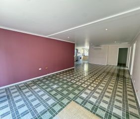 Conveniently located in the heart of Hyde Park, - Photo 2