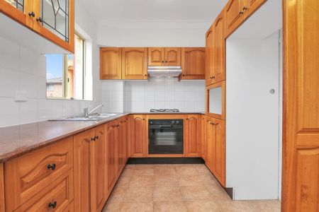 Spacious 2 Bedroom Apartment - Photo 3