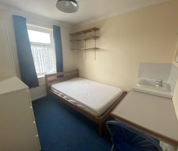 4 bedroom terraced house to rent - Photo 5