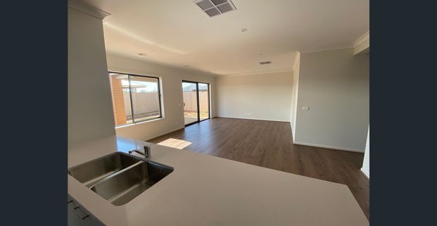 Modern 4-Bedroom Home in a Peaceful Estate - Photo 1