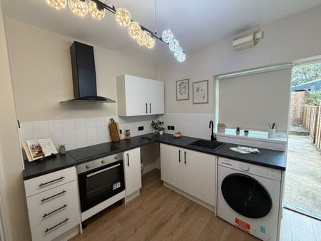 2 Bed Flat, Knox Road, E7 - Photo 5