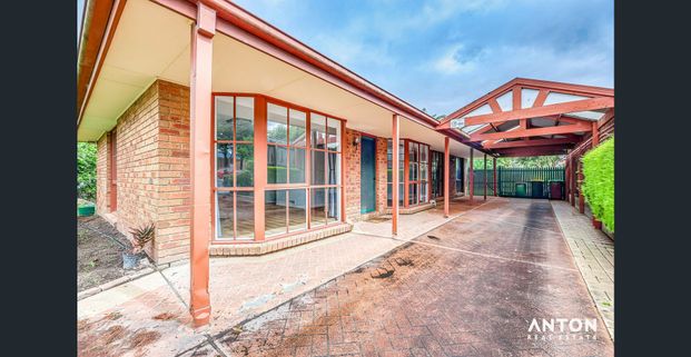 3-Bedroom Family Home with Solar Panels in Prime Narre Warren Location! - Photo 1