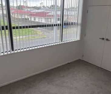 Spacious 3-Bedroom Townhouse for Rent – Available from November - Photo 4