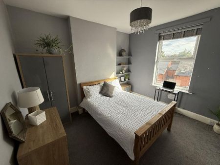 1 bedroom in a house share to rent - Photo 4