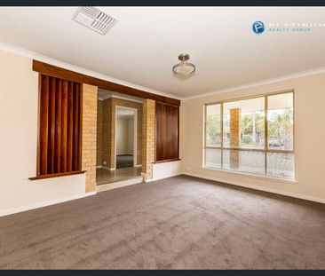LARGE FAMILY HOME! - Photo 4