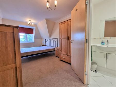 The Cloisters, Guildford - 2 bedrooms Property for lettings - Seymours - Photo 3