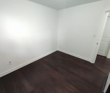 Cozy Three Bedroom Rancher - Photo 2