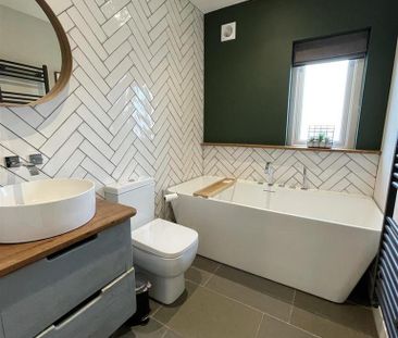 4 bedroom semi-detached house to rent - Photo 2